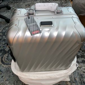 Tumi 19 Degree International Carry-On Silver